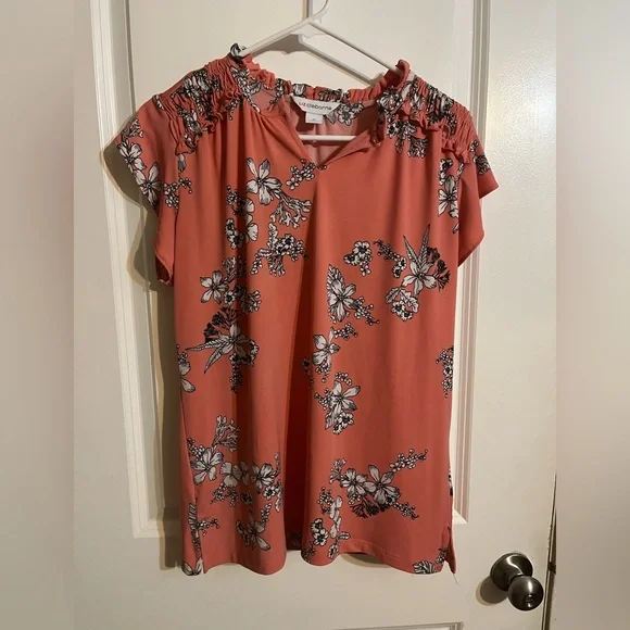 Liz Claiborne Floral Coral Top - Picture 2 of 6